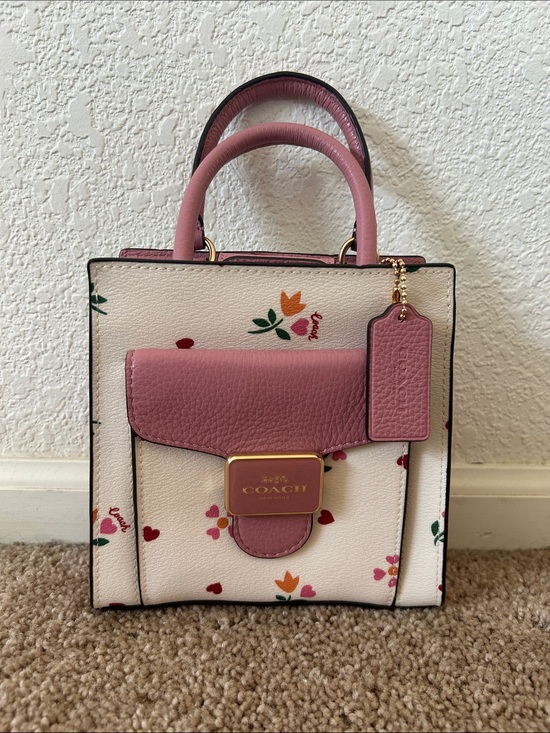 Coach Handbags - Coach mini pepper